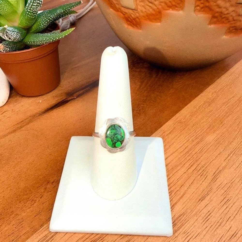 Green Turquoise Flower Ring - Size 8 - .925 Sterling Silver